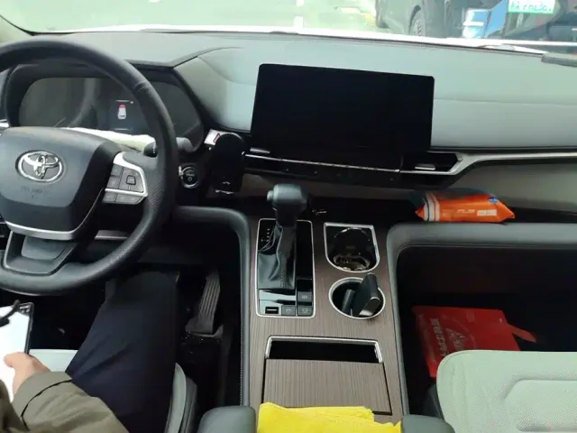 Toyota Granvia — Фото автомобиля 12