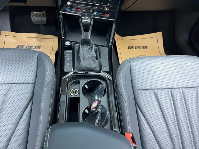 Volkswagen Passat — Фото автомобиля 24