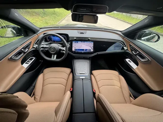 Mercedes-Benz E-Class — Фото автомобиля 21