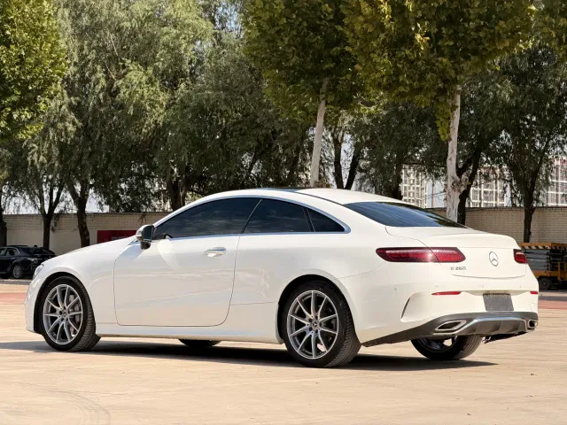 Mercedes-Benz E-Class — Фото автомобиля 17