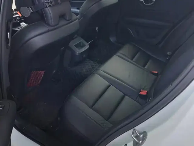 Volvo S60 — Фото автомобиля 6