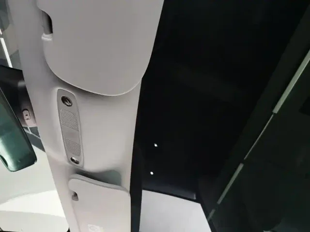 Tesla Model 3 — Фото автомобиля 17
