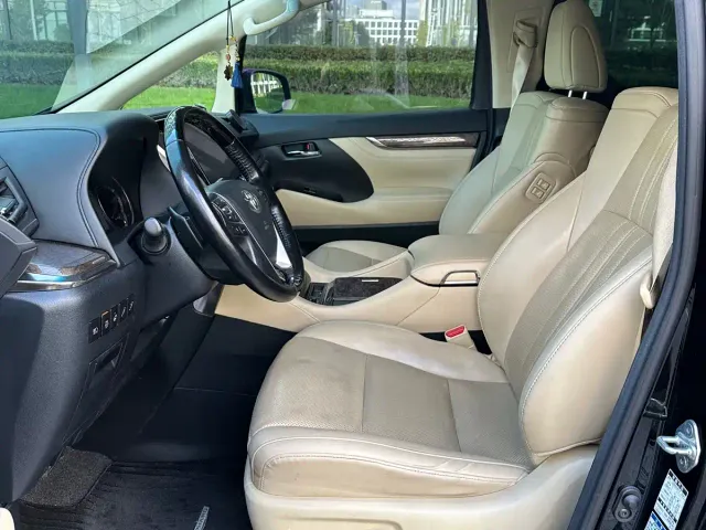 Toyota Alphard — Фото автомобиля 10