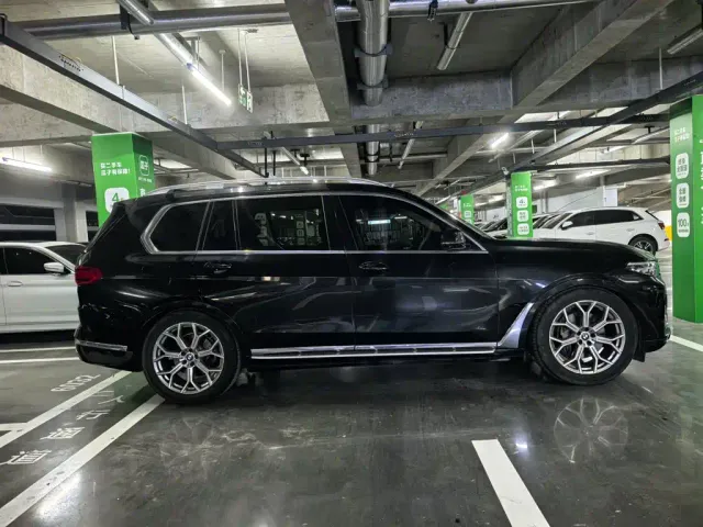 BMW X7 — Фото автомобиля 26