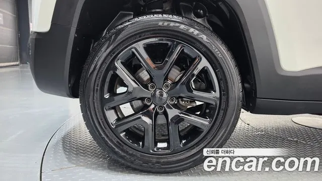 Jeep Renegade — Фото автомобиля 5