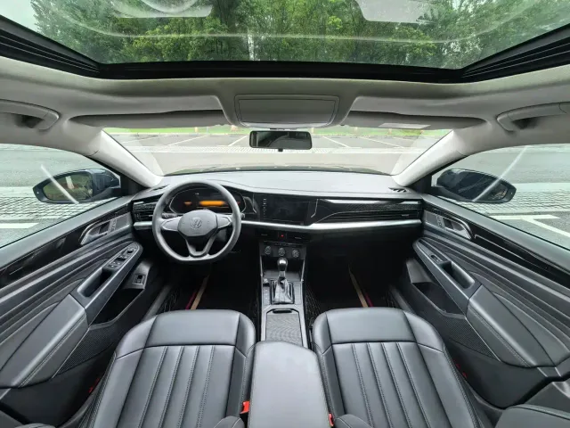 Volkswagen Passat — Фото автомобиля 11