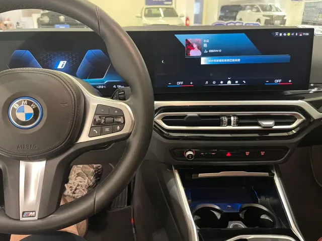 BMW i4 — Фото автомобиля 12