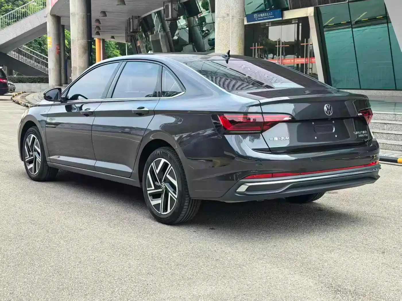 Volkswagen Sagitar 2025 Model Year Facelift 300TSI DSG Soaring Edition — Фото автомобиля 6