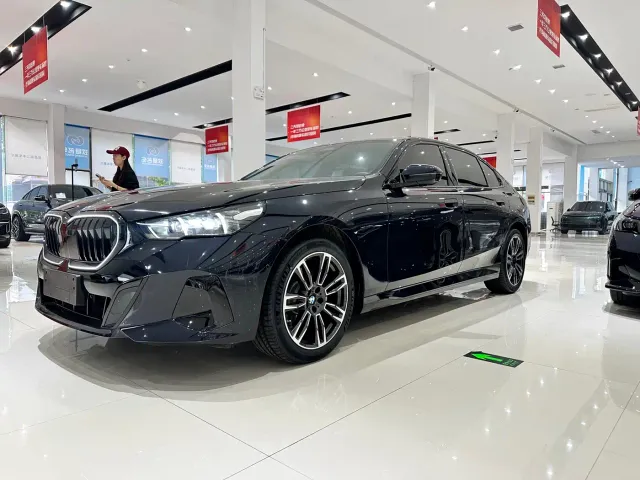 Фотография автомобиля — BMW 5 Series