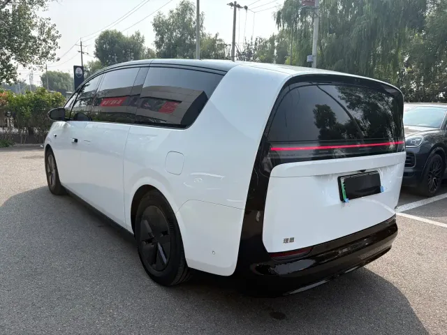 Li Auto MEGA — Фото автомобиля 3