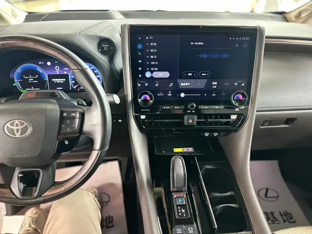 Toyota Alphard — Фото автомобиля 11