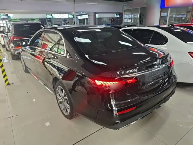 Mercedes-Benz E-Class — Фото автомобиля 4