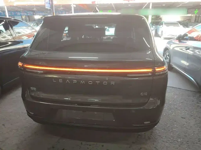 Leapmotor C10 — Фото автомобиля 5