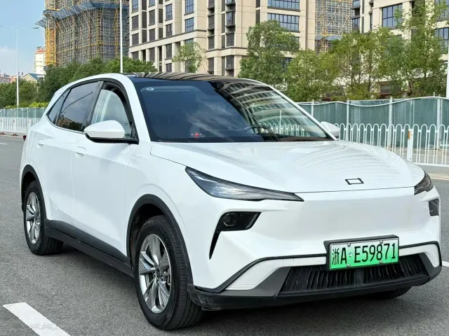 Bestune Yueyi 03 — Фото автомобиля 3