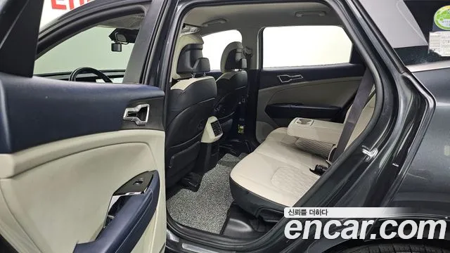 Kia Sportage Sportage 5-е поколение Бензин 1.6 турбо 2WD — Фото автомобиля 12