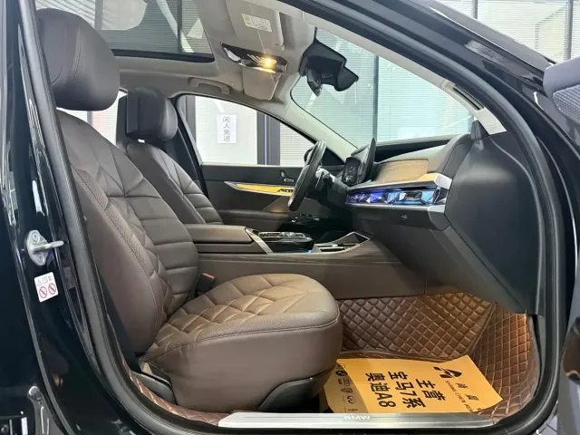 BMW BMW 7 Series 2023 Model 735Li Luxury Package — Фото автомобиля 8