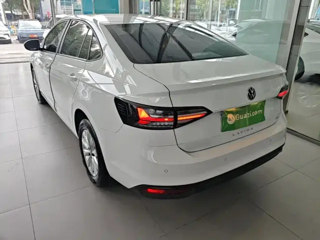 Volkswagen Lavida — Фото автомобиля 4