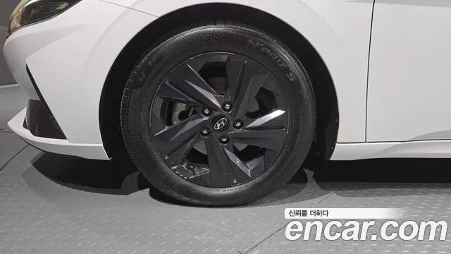 Hyundai Avante CN7 — Фото автомобиля 5