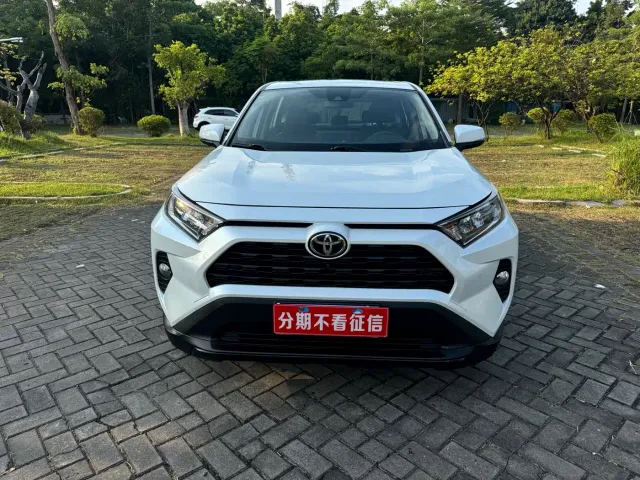 Toyota RAV4 — Фото автомобиля 2