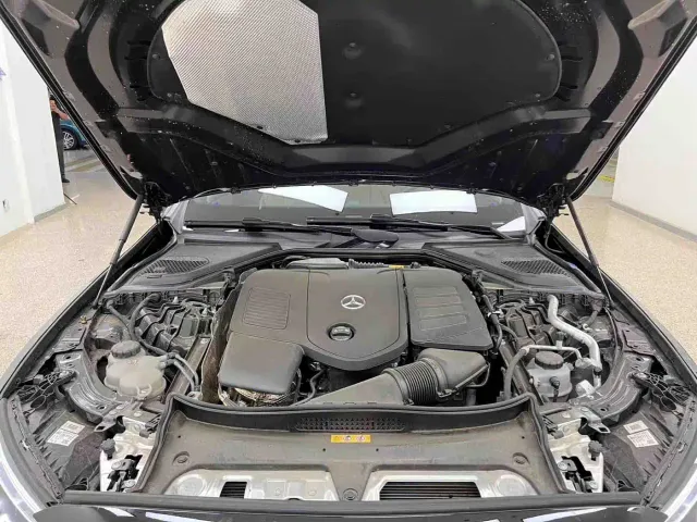 Mercedes-Benz E-Class — Фото автомобиля 27