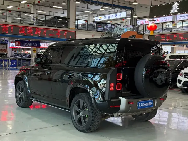 Land Rover Defender — Фото автомобиля 4