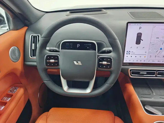 Li Auto L8 — Фото автомобиля 12