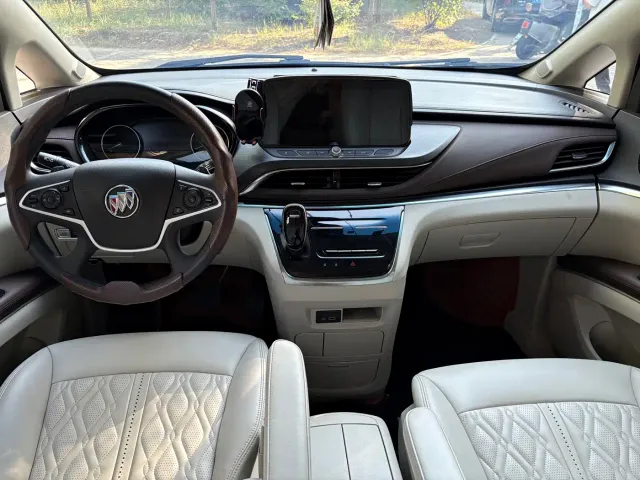 Buick GL8 — Фото автомобиля 5