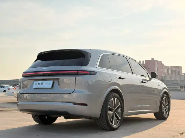 Li Auto L7 — Фото автомобиля 12
