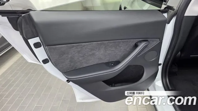 Tesla Model Y — Фото автомобиля 14