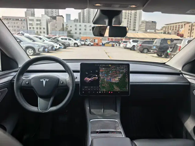 Tesla Model Y — Фото автомобиля 5