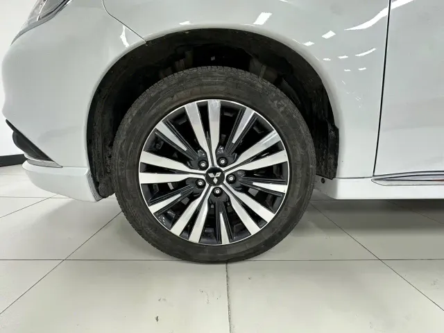 Mitsubishi Outlander — Фото автомобиля 18