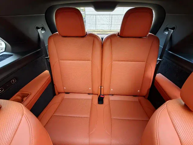 Li Auto L8 — Фото автомобиля 7