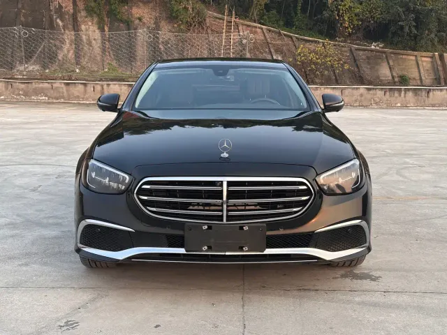 Mercedes-Benz E-Class — Фото автомобиля 2