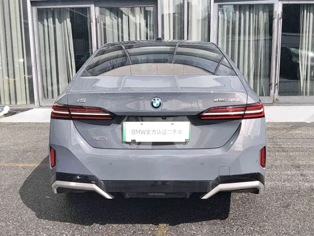 BMW i5 — Фото автомобиля 3