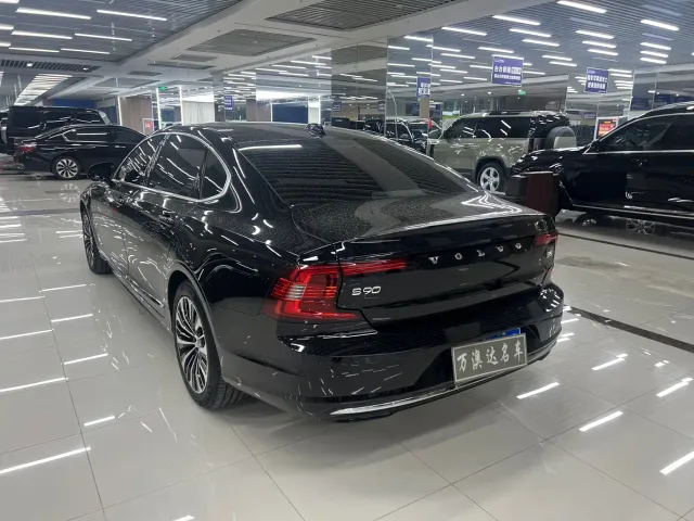 Volvo S90 — Фото автомобиля 10