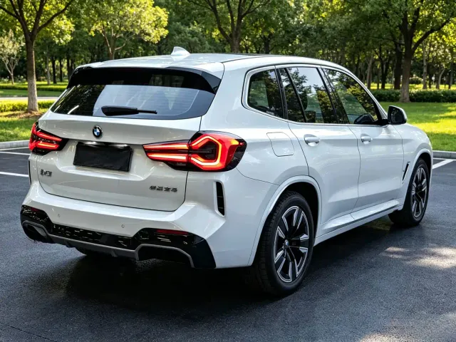 BMW iX3 — Фото автомобиля 5