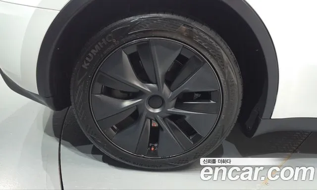 Tesla Model Y — Фото автомобиля 5
