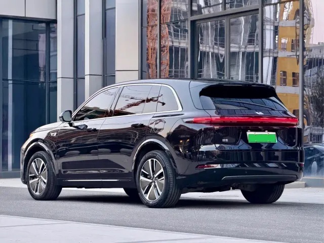Li Auto L7 — Фото автомобиля 4