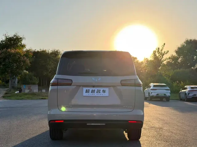 Wuling Starlight 730 — Фото автомобиля 6