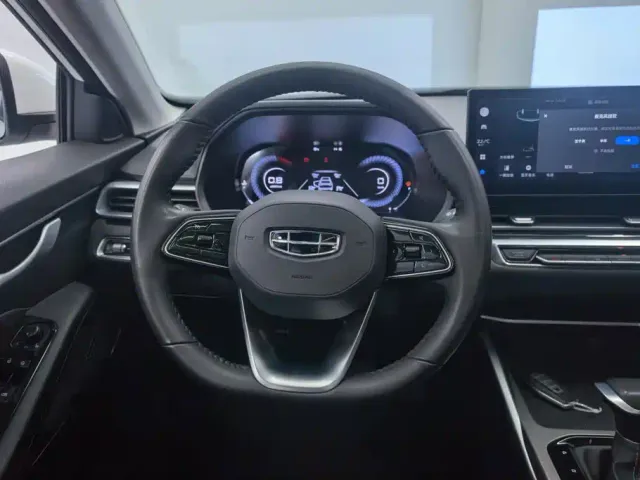 Geely Emgrand — Фото автомобиля 15