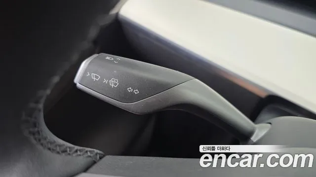 Tesla Model Y — Фото автомобиля 27