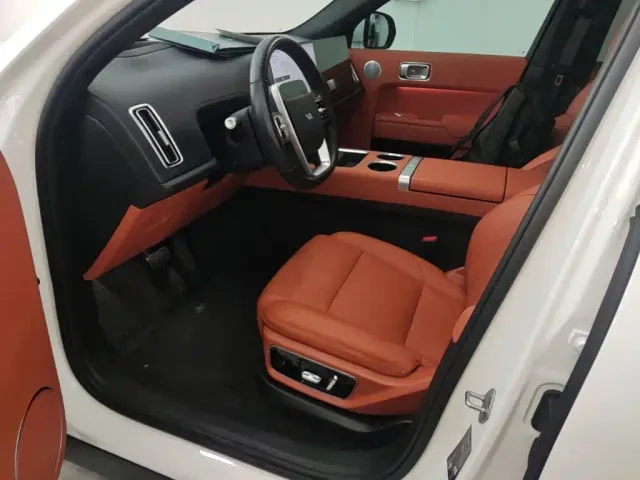 Li Auto L7 — Фото автомобиля 15