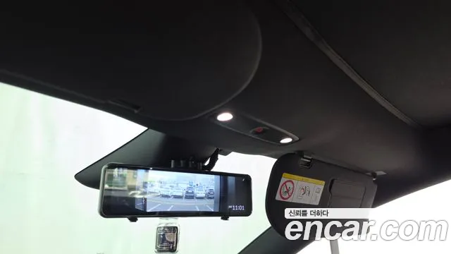 Tesla Model Y — Фото автомобиля 17