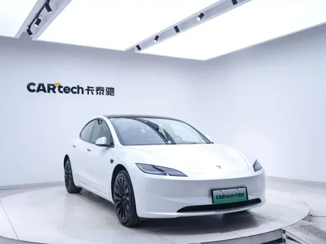 Tesla Model 3 — Фото автомобиля 7