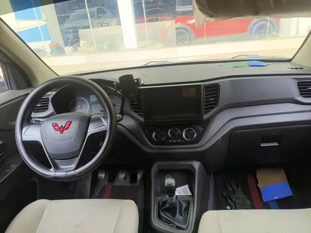 Wuling Hongguang V — Фото автомобиля 12