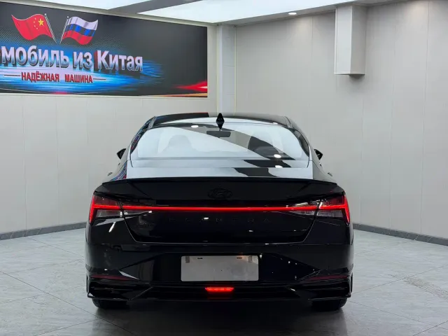 Hyundai Elantra — Фото автомобиля 5