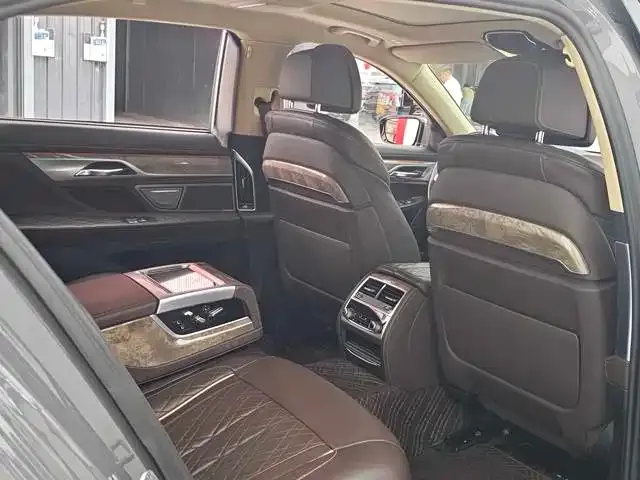 BMW 7 Series — Фото автомобиля 15