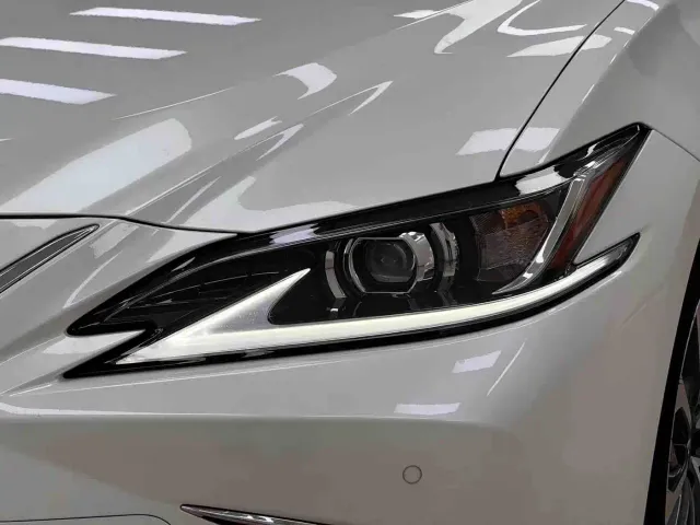 Lexus ES — Фото автомобиля 4