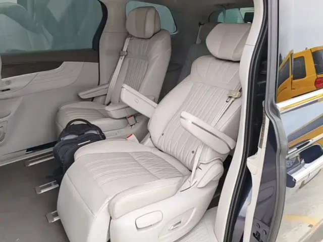 Roewe iMAX8 — Фото автомобиля 16
