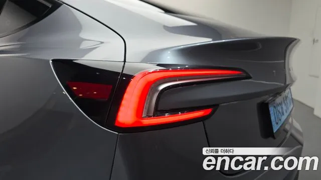 Tesla Model 3 — Фото автомобиля 8